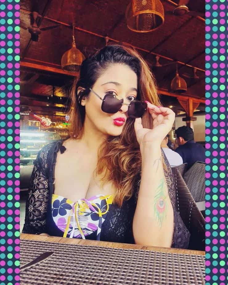 Kiran rathod hot selfie photos creating sensation on net