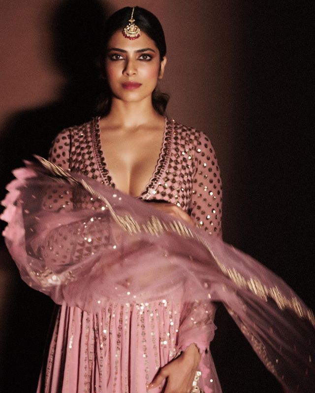 Malavika mohanan hot photos in grand lehenga dress viral on internet