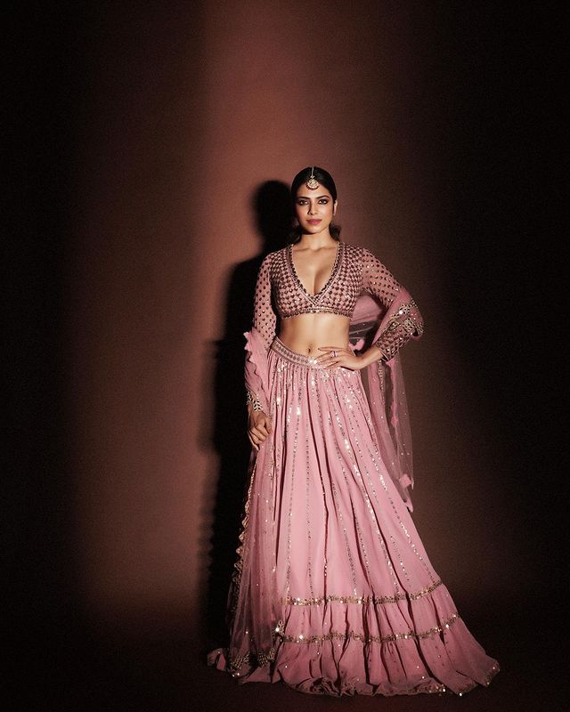 Malavika mohanan hot photos in grand lehenga dress viral on internet