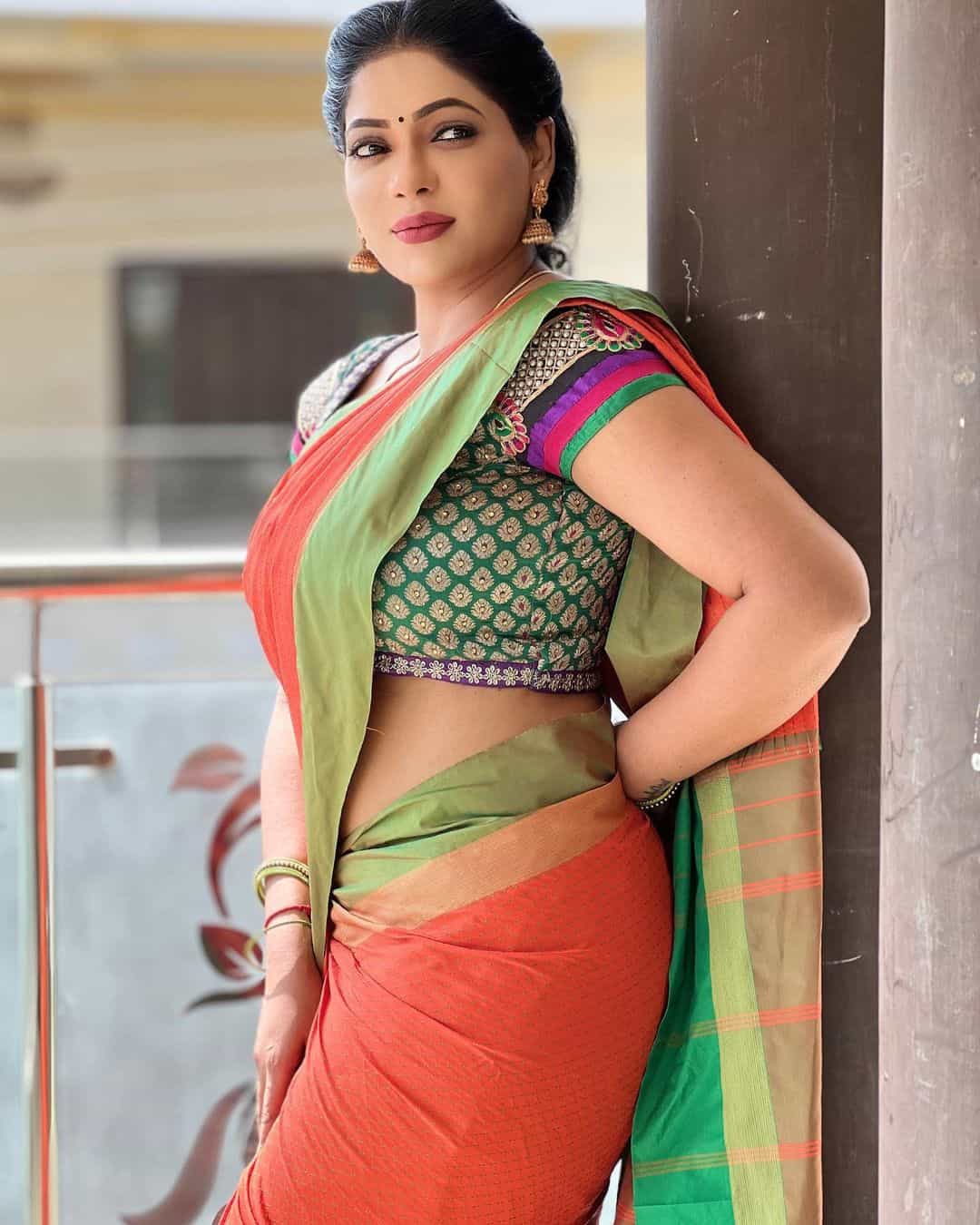 Reshma pasupuleti hot photos showing side glamour goes viral