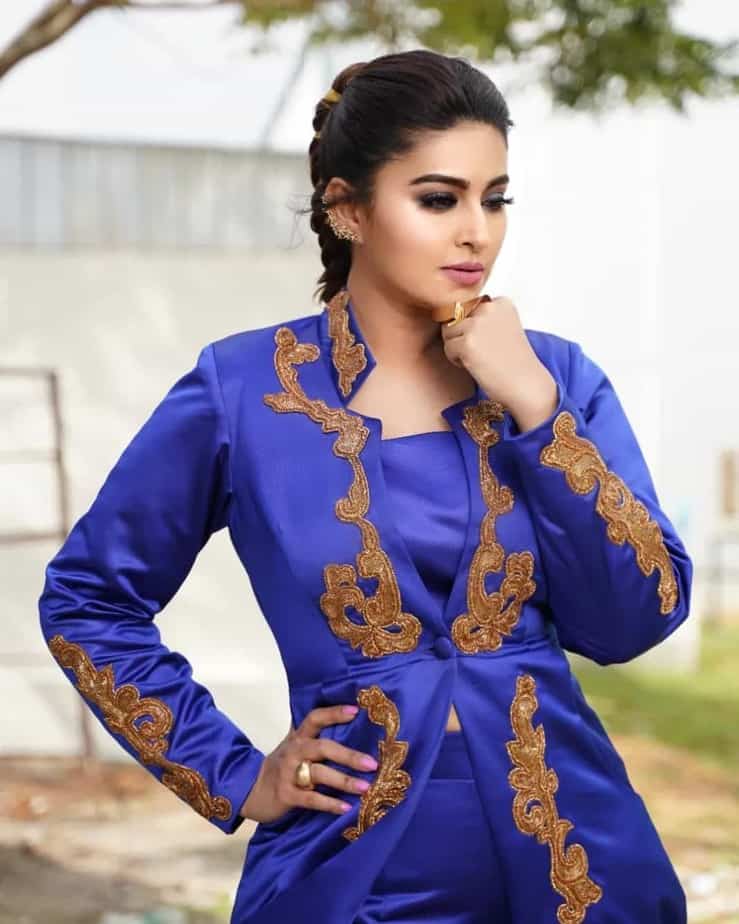 Sneha stylish latest photos viral on net
