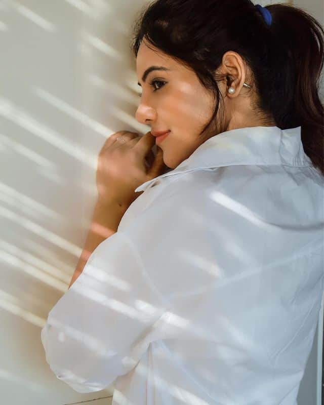 Athulya ravi hot photos latest stills viral on net