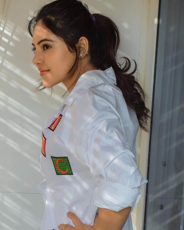 Athulya ravi hot photos latest stills viral on net