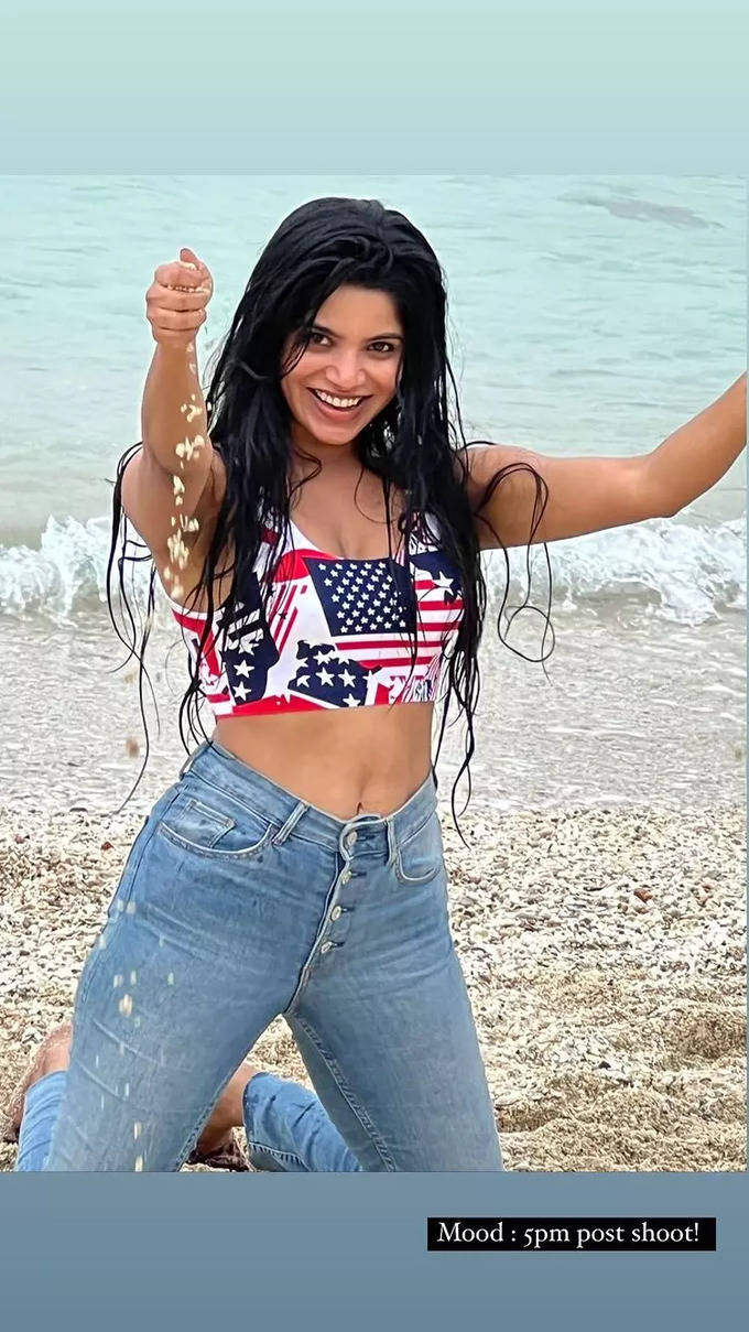 Divyabharathi hot photos in beach seashore viral