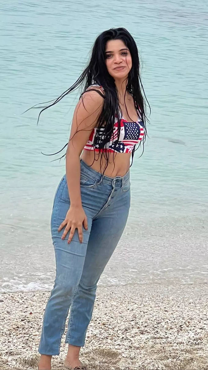 Divyabharathi hot photos in beach seashore viral