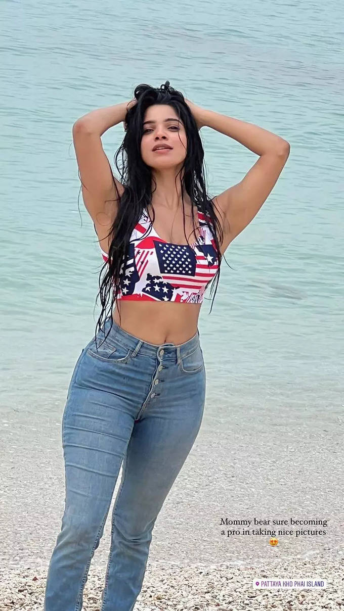 Divyabharathi hot photos in beach seashore viral