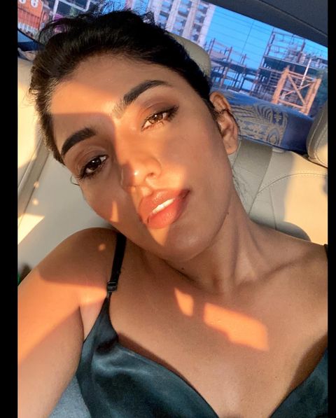 Eesha rebba hot pose inside car images viral