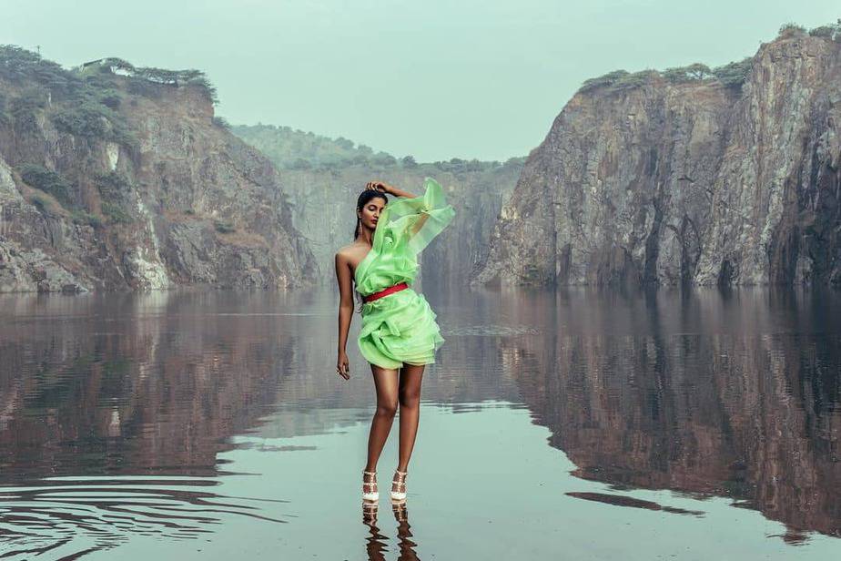 Keerthi pandiyan hot photos in ultra glamour dress