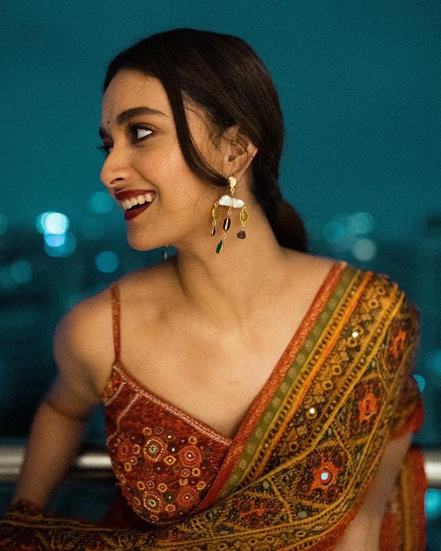 Keerthy suresh posing in chudithar dress pics viral