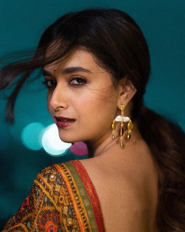 Keerthy suresh posing in chudithar dress pics viral