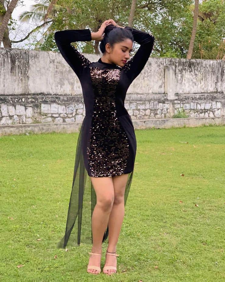 Raveena daha hot photos in short shining black dress