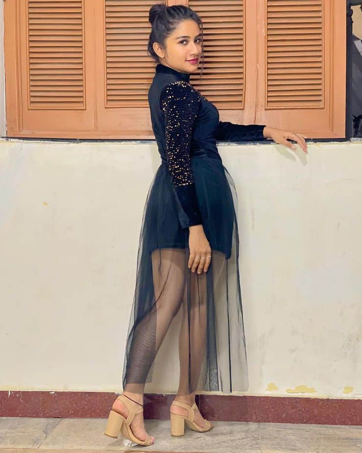 Raveena daha hot photos in short shining black dress