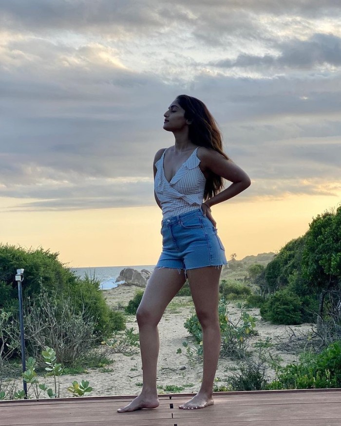 Reba monica john hot photos in beach area vacation pics