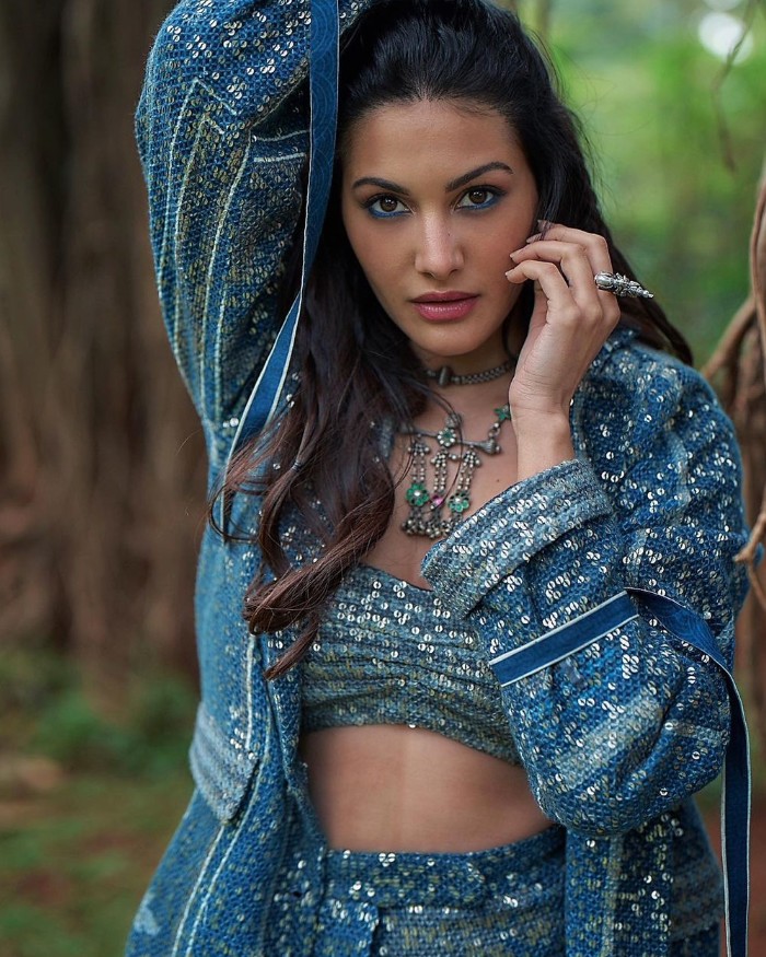 Amyra dastur hot photoshoot pics goes viral on net