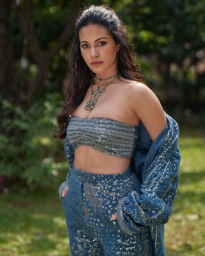 Amyra dastur hot photoshoot pics goes viral on net