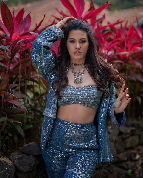 Amyra dastur hot photoshoot pics goes viral on net