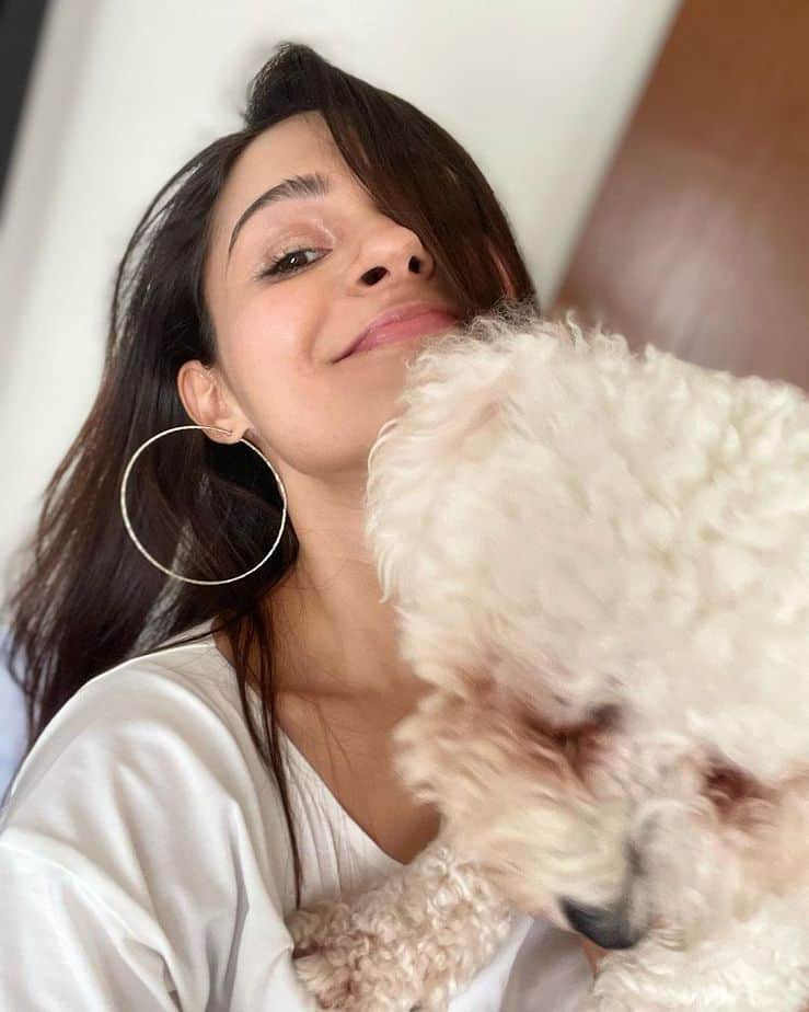 Andrea jermiah playing and posing with her cute pet dog goes viral