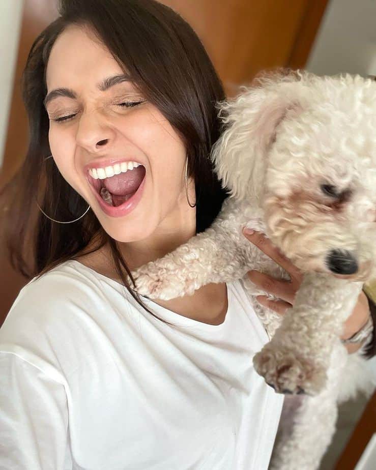 Andrea jermiah playing and posing with her cute pet dog goes viral