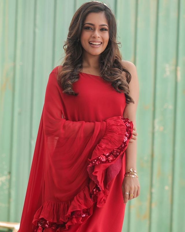 Vj keerthi vijay glamour photos in red single sleeve dress