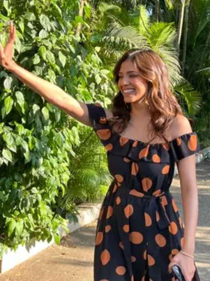 Malavika mohanan simple casual clicks posted on insta