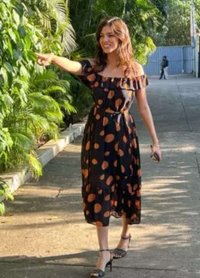 Malavika mohanan simple casual clicks posted on insta