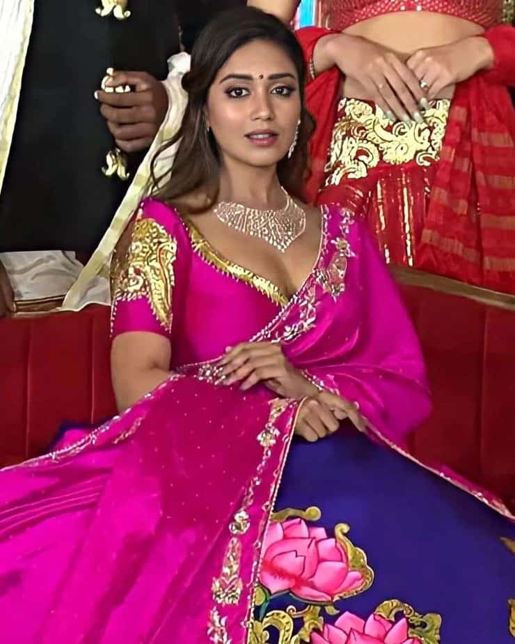 Nivetha pethuraj photos glamour trending and shocks fans