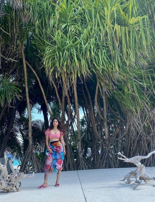 Reba monica john posing hot in two piece dress with her husband