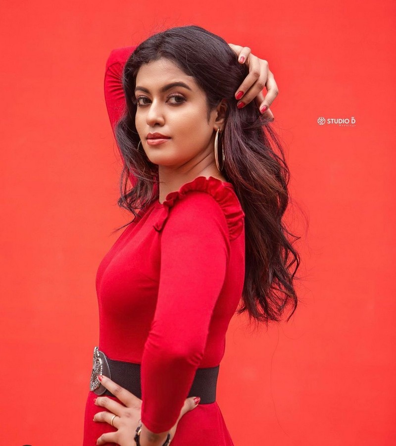 Roshini haripriyan hot photos in red hot dress trending on net
