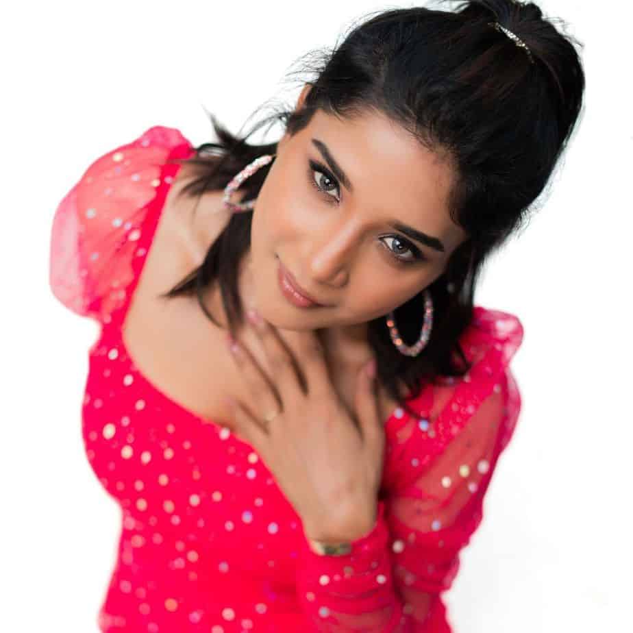 Sakshi agarwal hot photos in red hot short dress