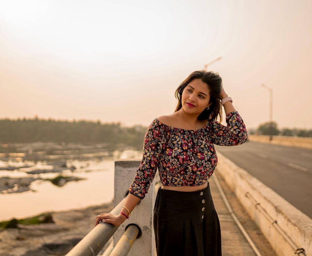 Sharanya turadi hot photos goes viral on net