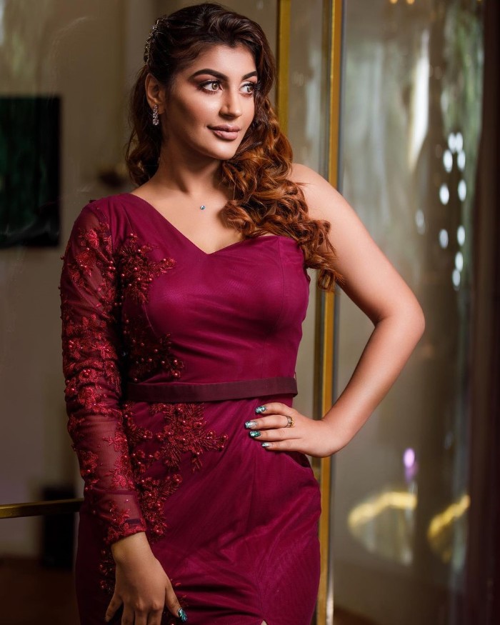 Yashika anandh hot photos in one sided sleeve dress trending on social media