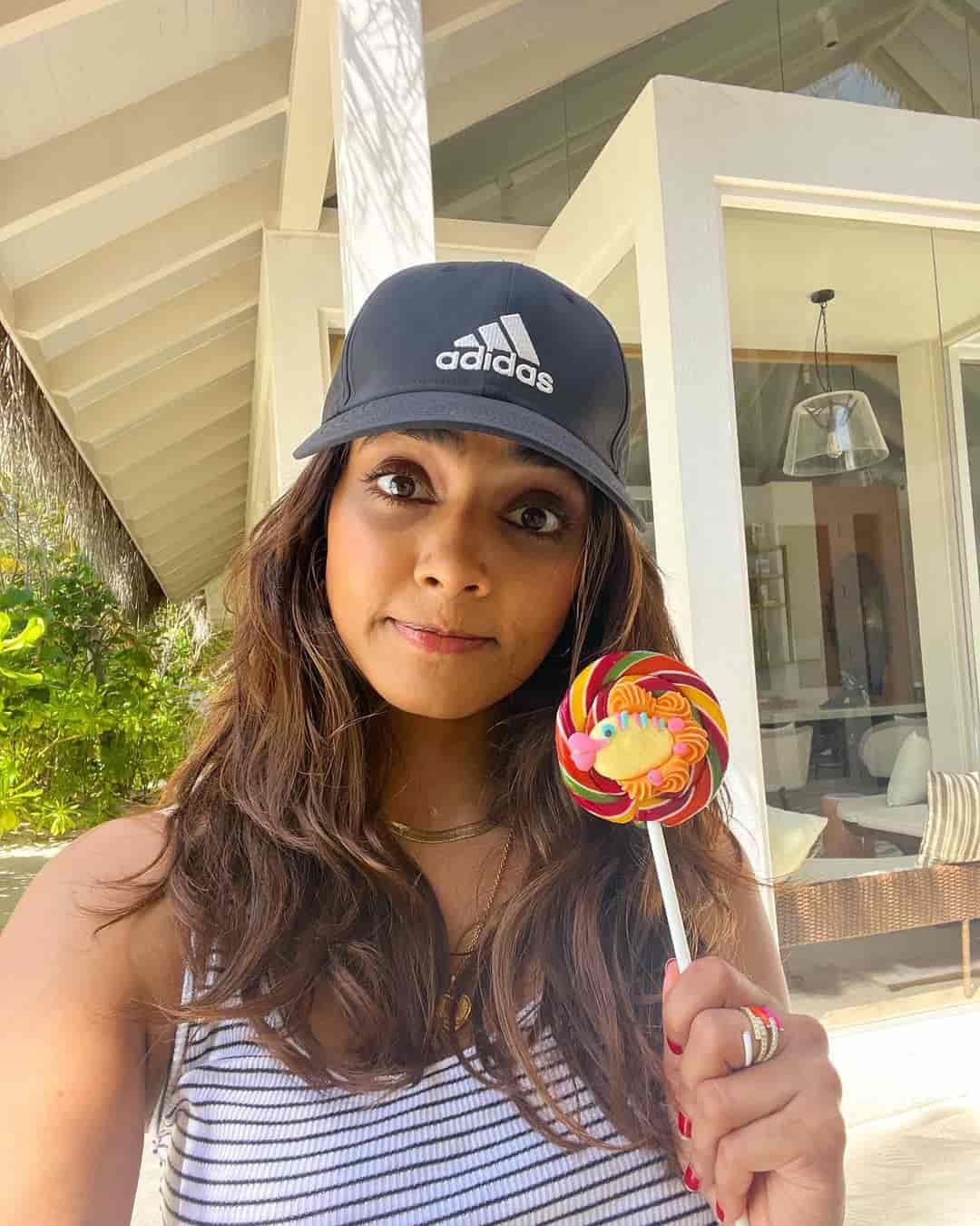Malavika mohanan posing with lollipop with a different caption