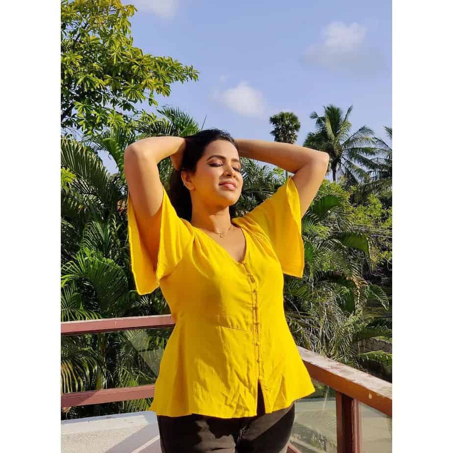 Master film fame actress sangeetha latest hot photos