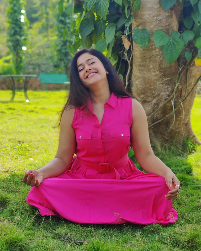 Poonam bajwa hot photos in pink color dress photoshoot