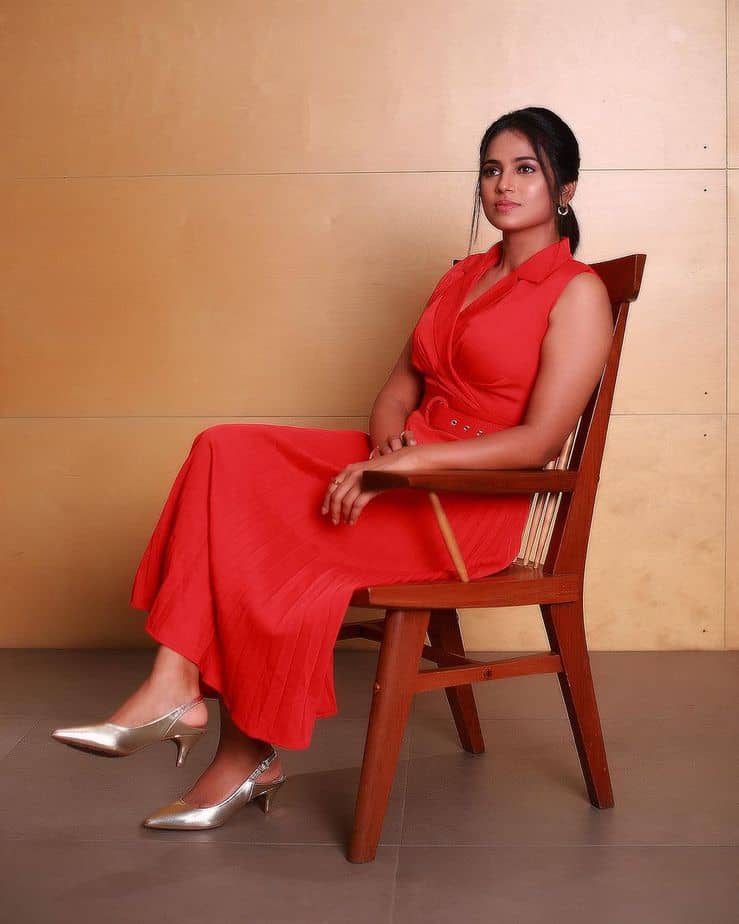 Ramya pandiyan hot photos in red long dress photoshoot
