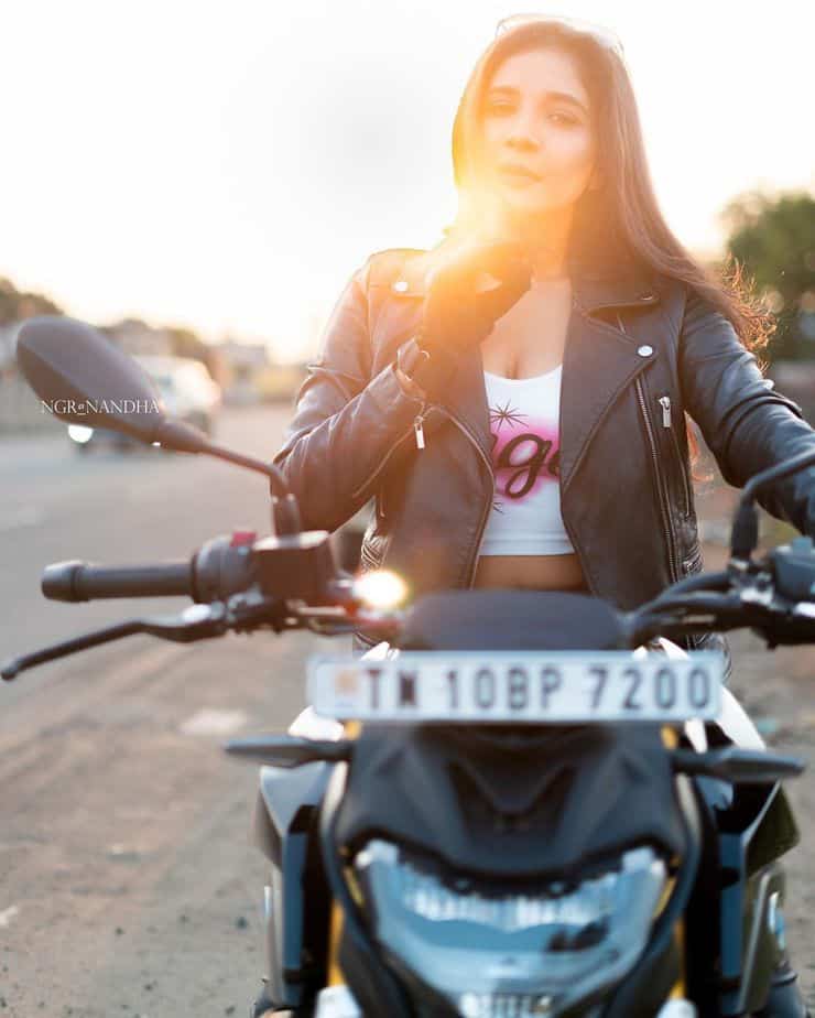 Sakshi agarwal posing on luxurious bike pics viral