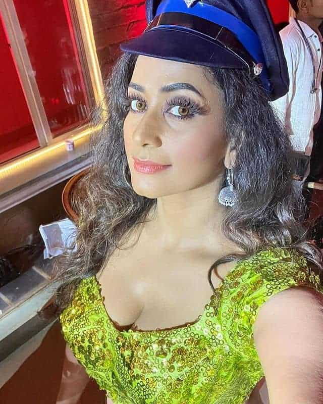 Sanjana singh posing in different get up viral pics