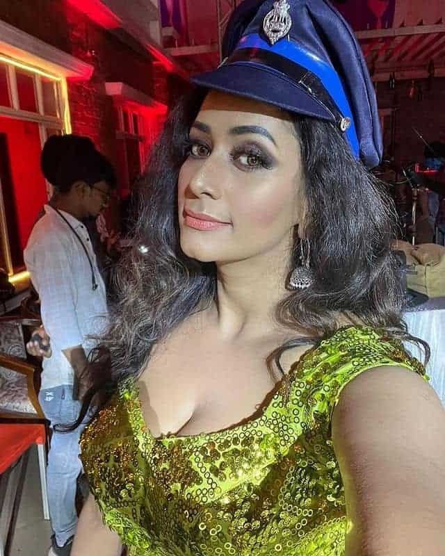 Sanjana singh posing in different get up viral pics