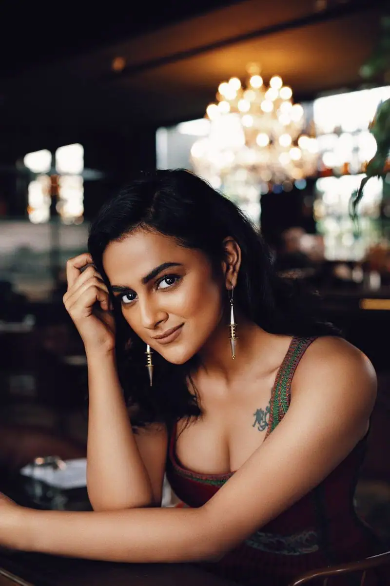 Shraddha srinath hot photos showing tattoo viral pics