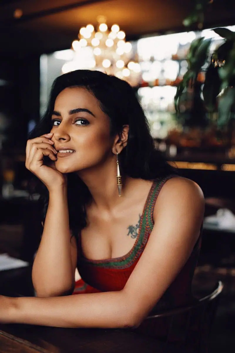 Shraddha srinath hot photos showing tattoo viral pics