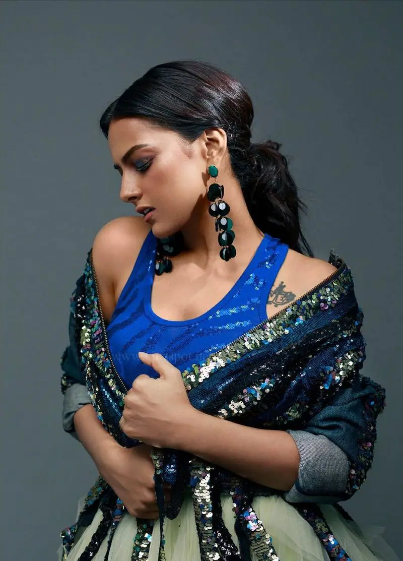 Shraddha srinath hot photos showing tattoo viral pics