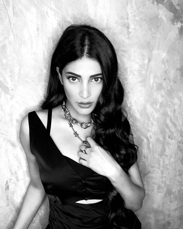 Shruthi haasan hot photos in black and white photoshoot