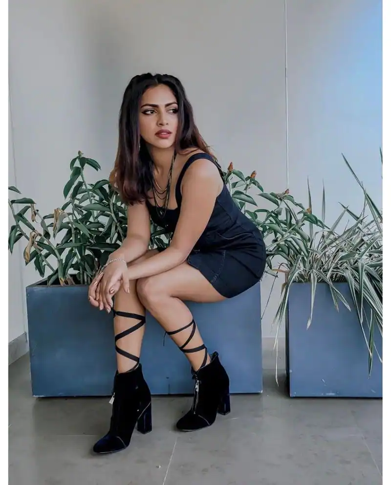 Amala paul hot photos showing glamour in short shirt going viral on social media