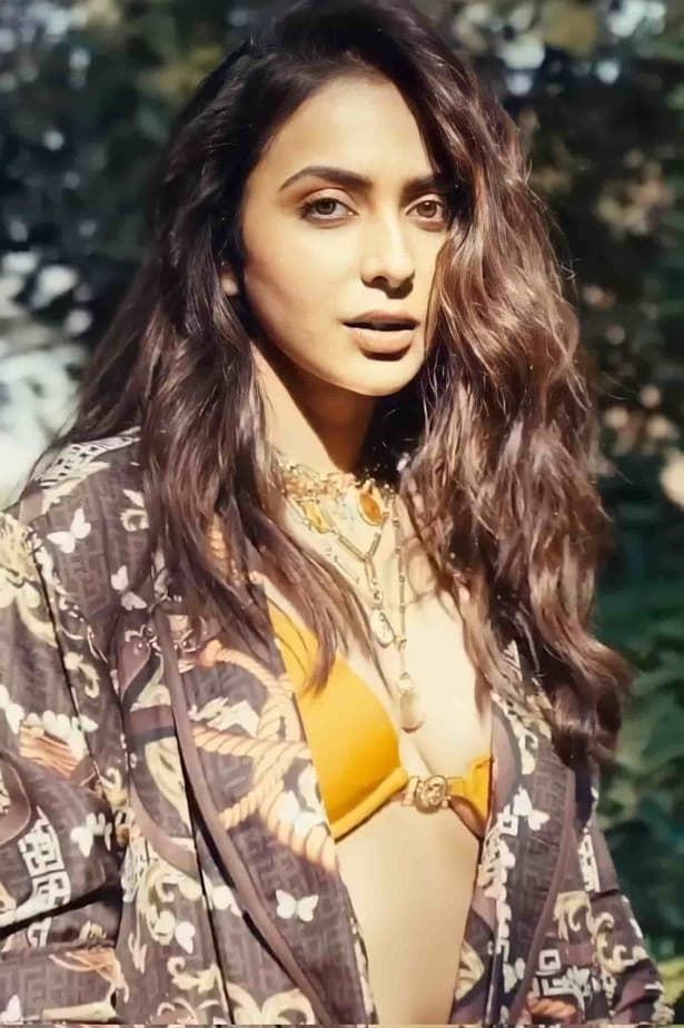 Rakul preet singh posing in hot bikini viral on internet