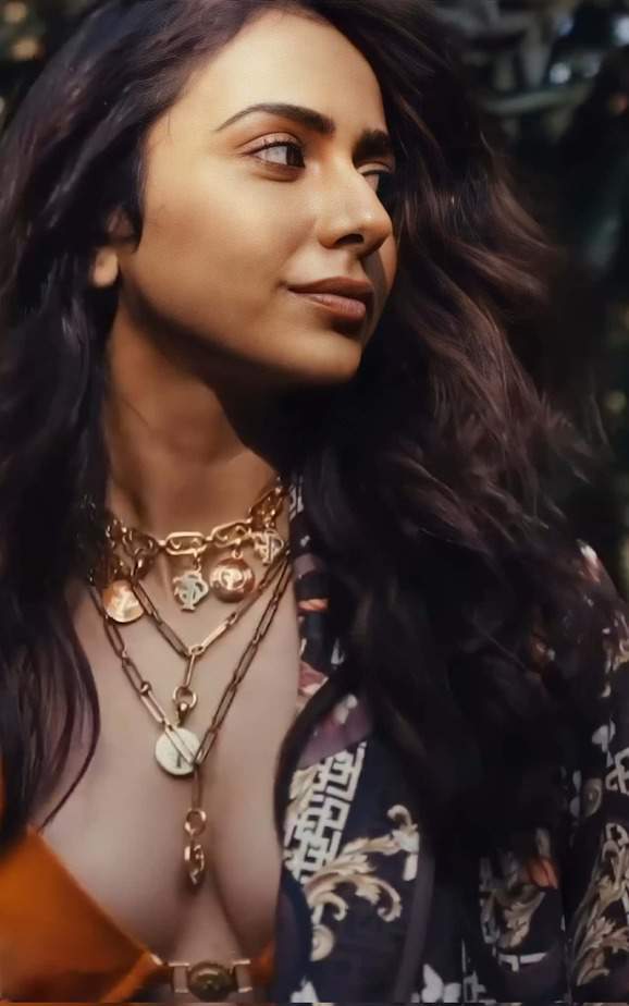 Rakul preet singh posing in hot bikini viral on internet