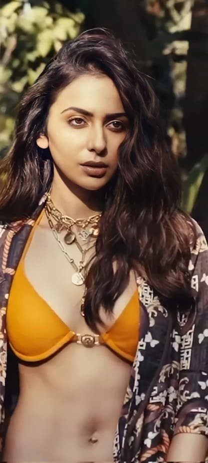 Rakul preet singh posing in hot bikini viral on internet