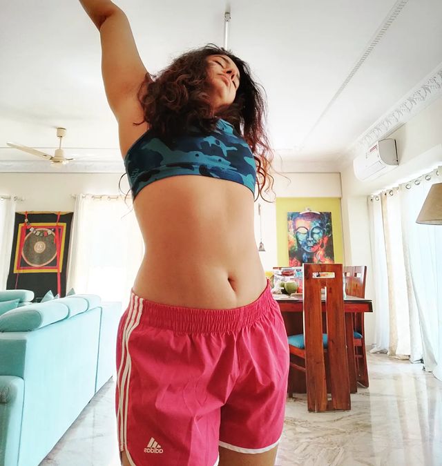 Poonam bajwa woke up glamour photos viral on net