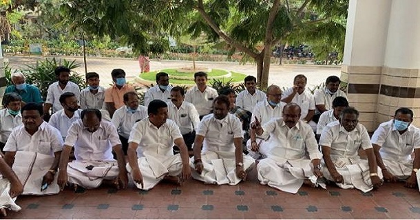 Spvelumani and admk people involved in dharna for true election and past happenings