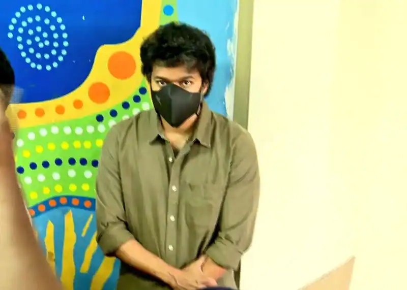 Vijay casted his vote in local body election