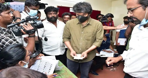 Vijay casted his vote in local body election